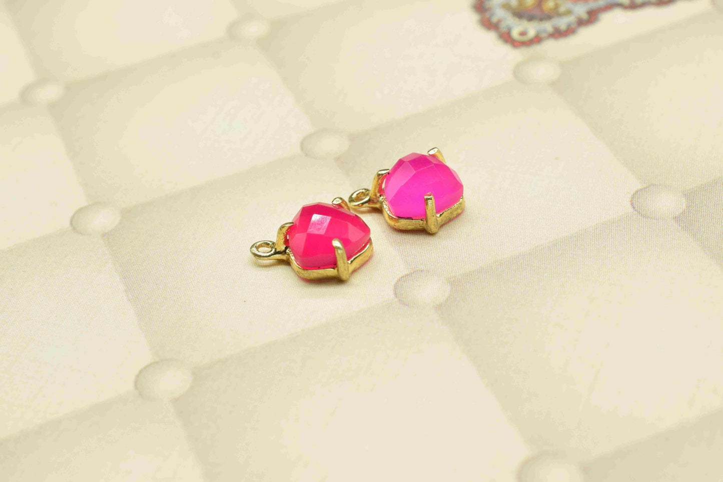 Pink chalcedony Gemstone 8mm Triangle Shape Connectors,Pink Quartz jewelry making charm,Pink Chalcedony Fuchsia,Chalcedony Single Bail Bezel