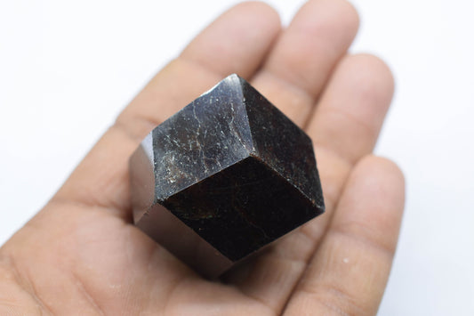 30mm Faceted Garnet Gemstone Beads,Natural Garnet Paperweight Gemstone,Hexagon Shape Stone,Garnet Gemstones Home Decor,Garnet Faceted Tumble