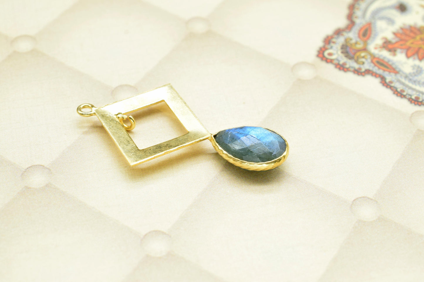 Natural Labradorite Designer Pendant/Teardrop Pendant/Labradorite Faceted Gemstone/Flashy Labradorite Earring/Handmade Jewellery Essentials/