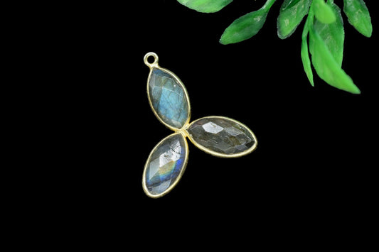 Labradorite Pendant,gold Plated Brass Pendants,gemstone pendant,statement pendant,labradorite jewels.labradorite bezel,single loop bezel,