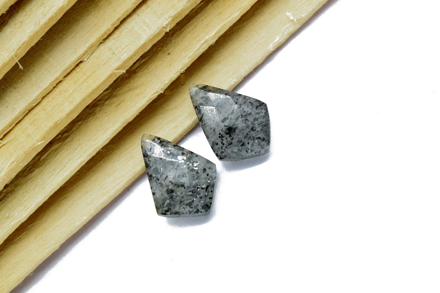 Black Sunstone 10x14mm Faceted Tie shape Briolettes,fancy briolette beads,Black Sunstone Beads,Sunstone Faceted Beads, Sunstone Briolette,