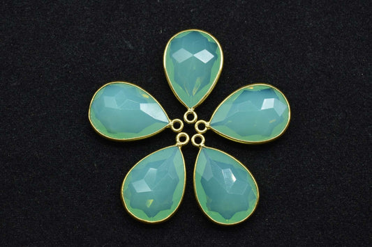 Chrysoprase 13x18mm Pear Shape single bail charm,Chrysoprase Teardrop Gold Plated bezel,Gold Bezel,jewelry making charm,Chrysoprase bezel,