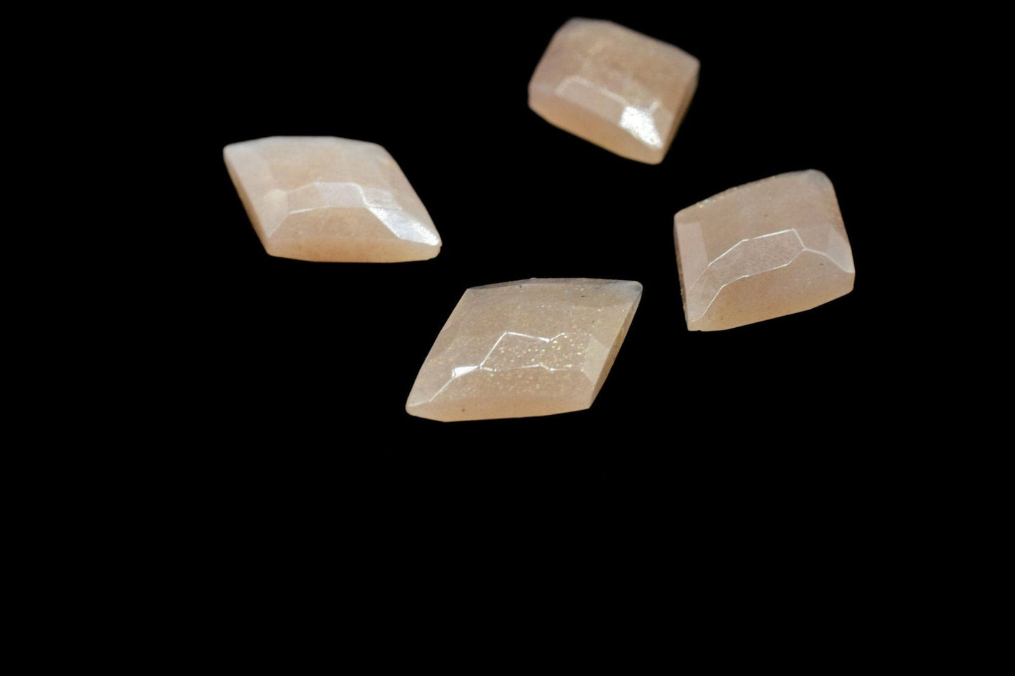 Peach Moonstone 12x18mm diamond shape briolettes,Faceted Briolette,polished,Handmade Gemstone, jewellery making,wire wrapping,gemstone beads