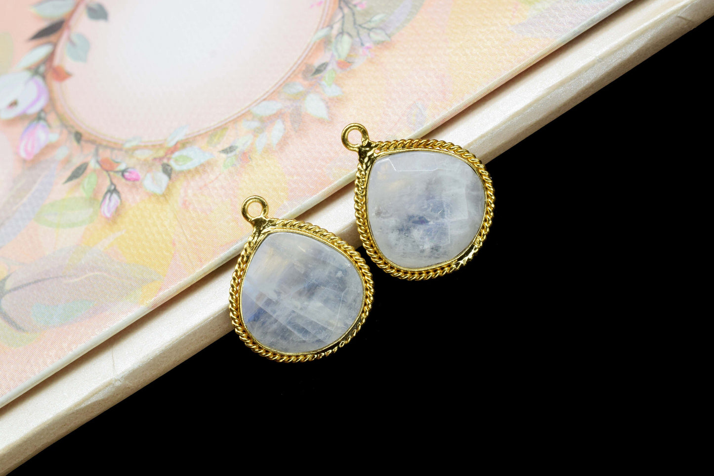 Natural Rainbow Moonstone Single loop connector,Moonstone Charms gold Plated Connectors Jewelry,Moonstone 14mm Heart shape Pendant Jewelry