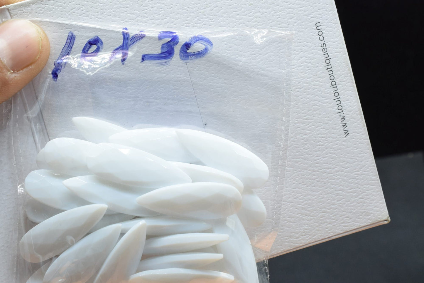 White agate Long drop 10x30mm Briolettes,agate Briolette,white agate Tear Drop Briolettes,,white agate drops,agate jewelry ,long drops