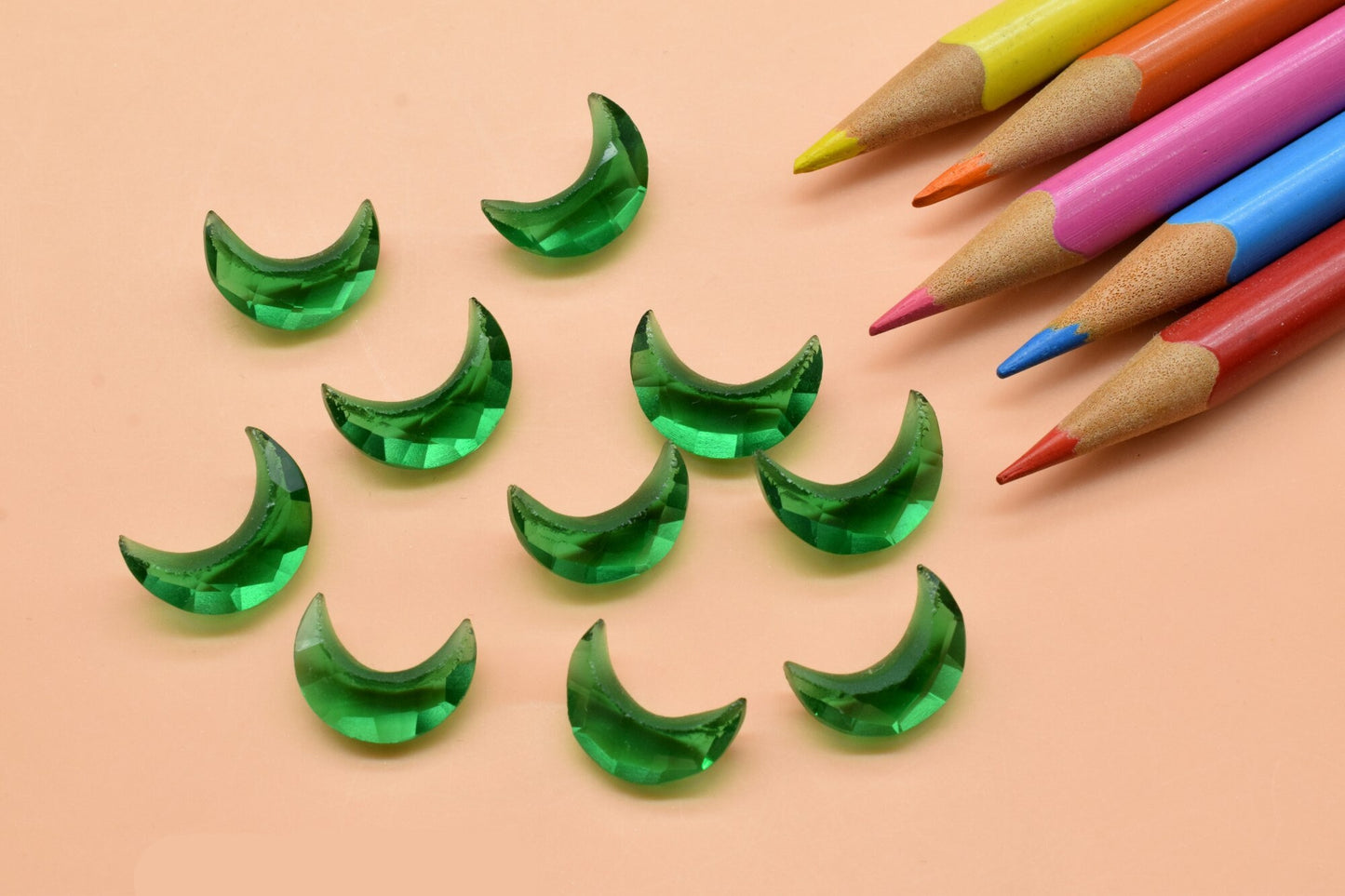 Natural Green Onyx Hand Carved Moon Shape Briolettes,15mm Moon Shape Briolette,Carved Moon Shape Gemstone For Jewellery,Moon Shape Briolette