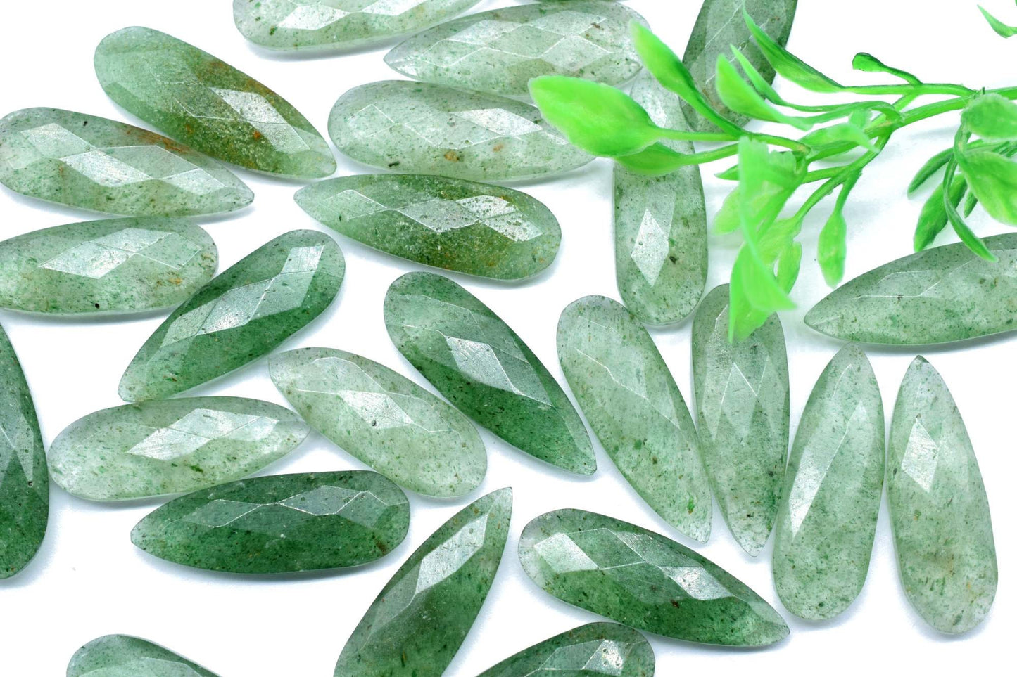 Green Strawberry Long Teardrop 10x30mm Briolettes,Green Strawberry Faceted Briolettes,Green Strawberry tear Drop Briolettes,jewelry supplies