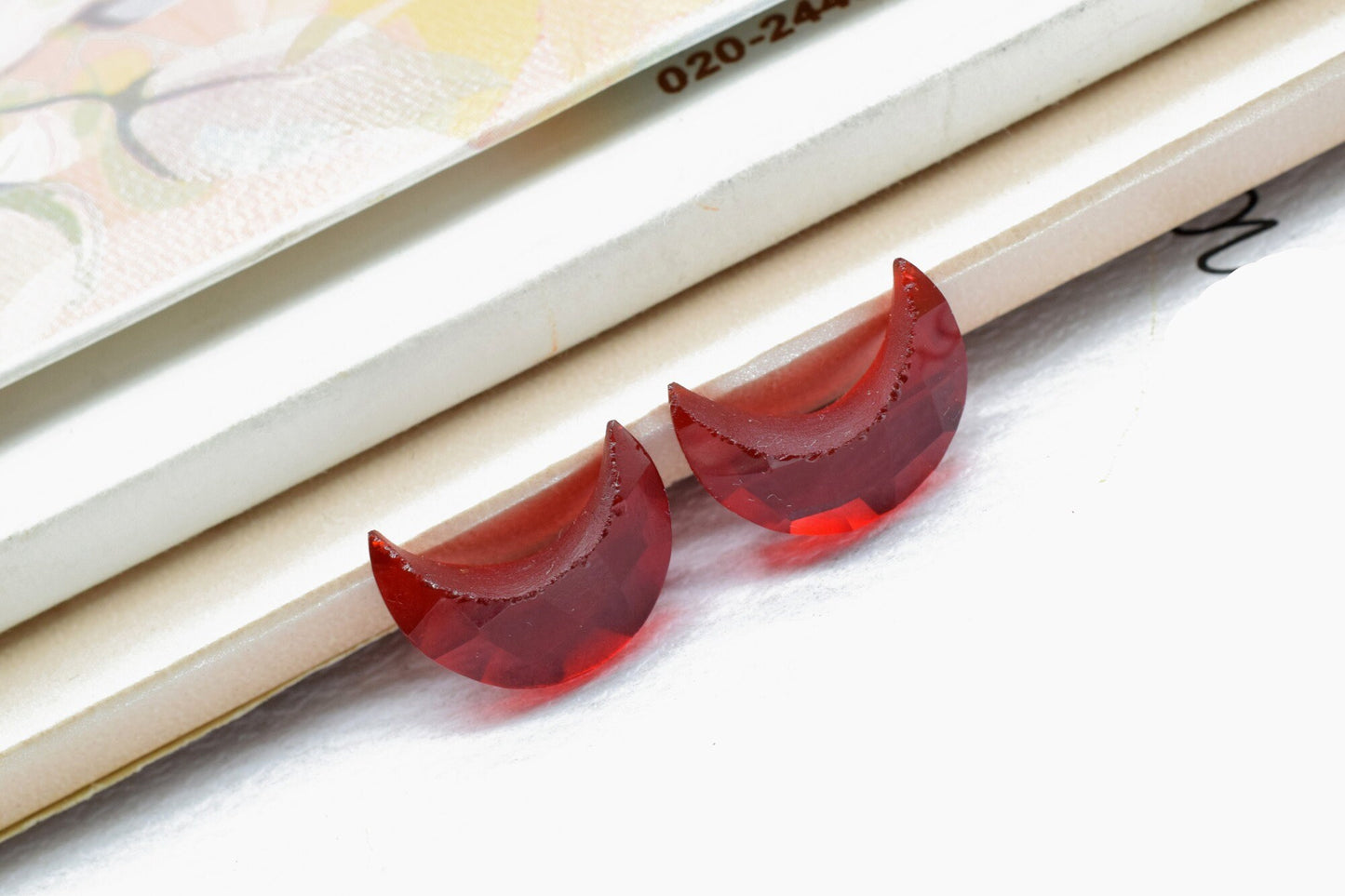 Garnet Moon Briolettes,Hand Carved Moon Briolettes,Garnet Carved Moon,Gemstone Carved Moon,Garnet 15mm Half Moon Shape Beads,Garnet stones