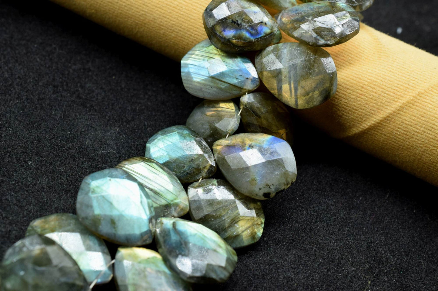 Labradorite 15x20mm Faceted Pear Shape Briolettes,Tie Shape Briolettes,Pear Shape Briolettes,Semiprecious Briolettes,jewelry making beads