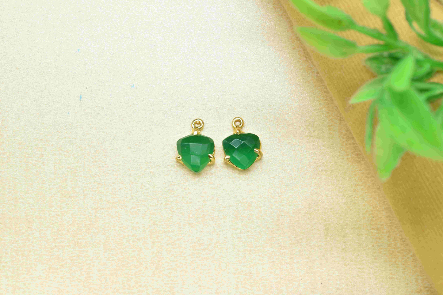 Green Onyx Gemstone 8mm Triangle Bezel Pendant,Green Onyx Handmade Gemstone Bezels Jewelry,Green onyx Gemstone Single bail connector,Gift