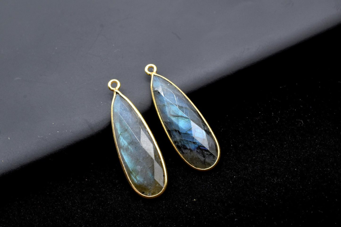 Labradorite 10x30mm Bezel charm,Brass Gold Plated bezel,Natural Labradorite Pendants Teardrop  Light Gold Bezel Trim Edge Faceted Gemstone