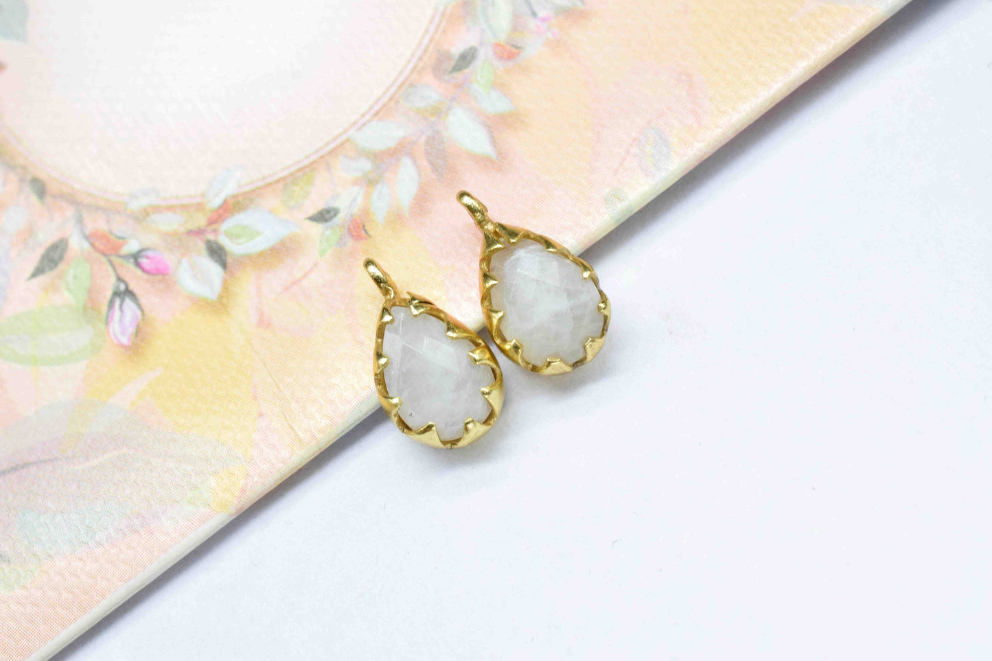 Moonstone Charms jewelry,Gemstone Faceted Pendant Jewelry Making Supplies,Moonstone 6x8mm Oval Shape Single bail Connector,Pendant Gift