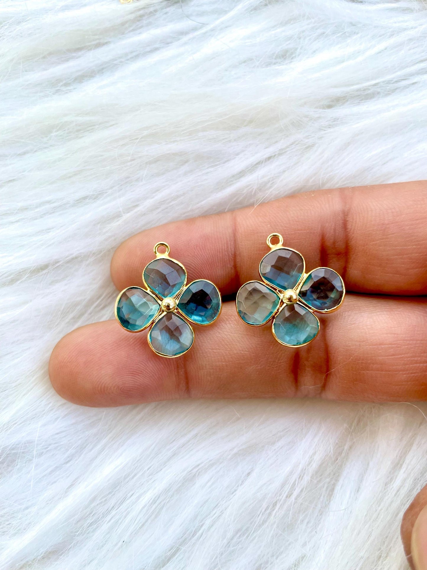 Sky Topaz Heart Shape Pendant,jewelry Component,Sky Topaz connectors,Topaz Bezel Charm,Jewelry Making Supply,Topaz Bracelet Charms,GiftsP123