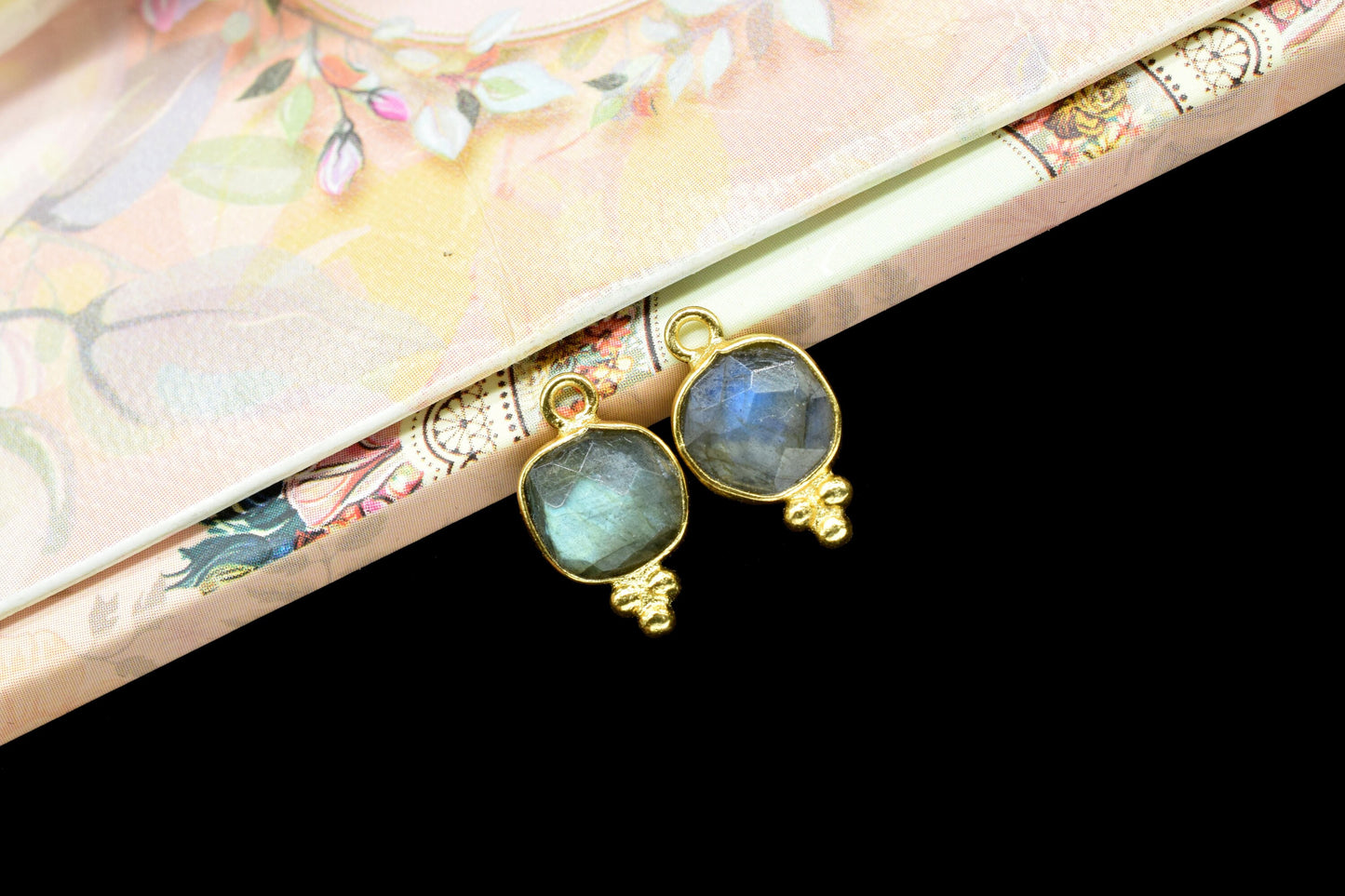 Natural Labradorite 8mm cushion shape Charms Pendant,Labradorite single Bail connectors,Labradorite Brass Gold Plated bezels Pendant Jewelry