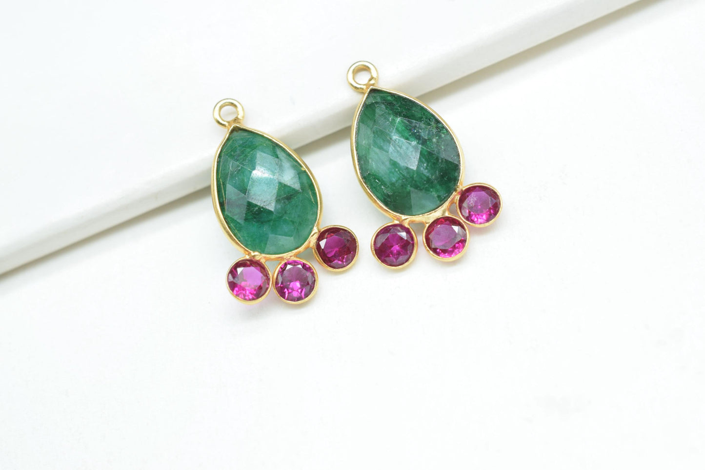 Emerald 10x14mm Pear shape Bezel charms,Emerald Pendant,Green Gemstone connector,Emerald Charms Jewelry,Cubic zirconia Bezel charm,p011