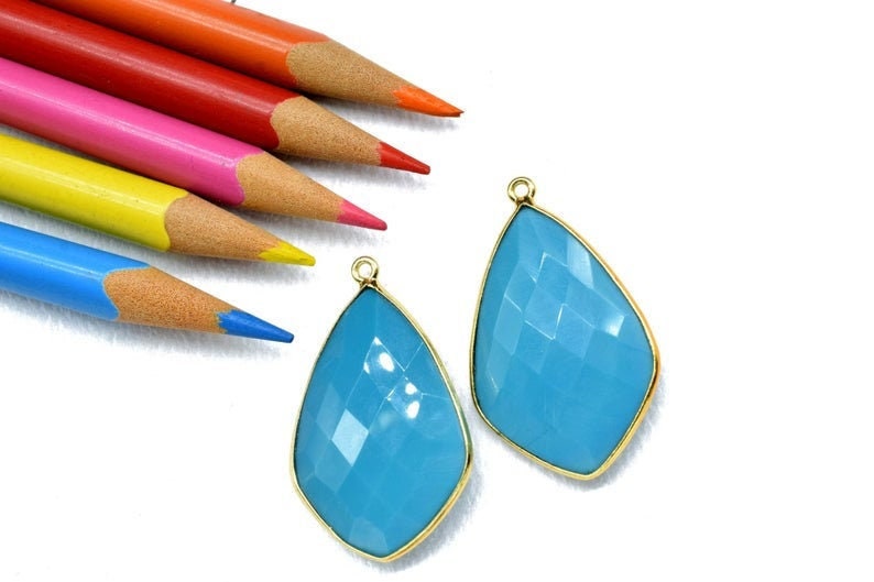 Turquoise 20x30mm Diamond shape single bail connector,Brass Gold Plated bezel,Turquoise Faceted Briolette Connector,Turquoise Bezel charms