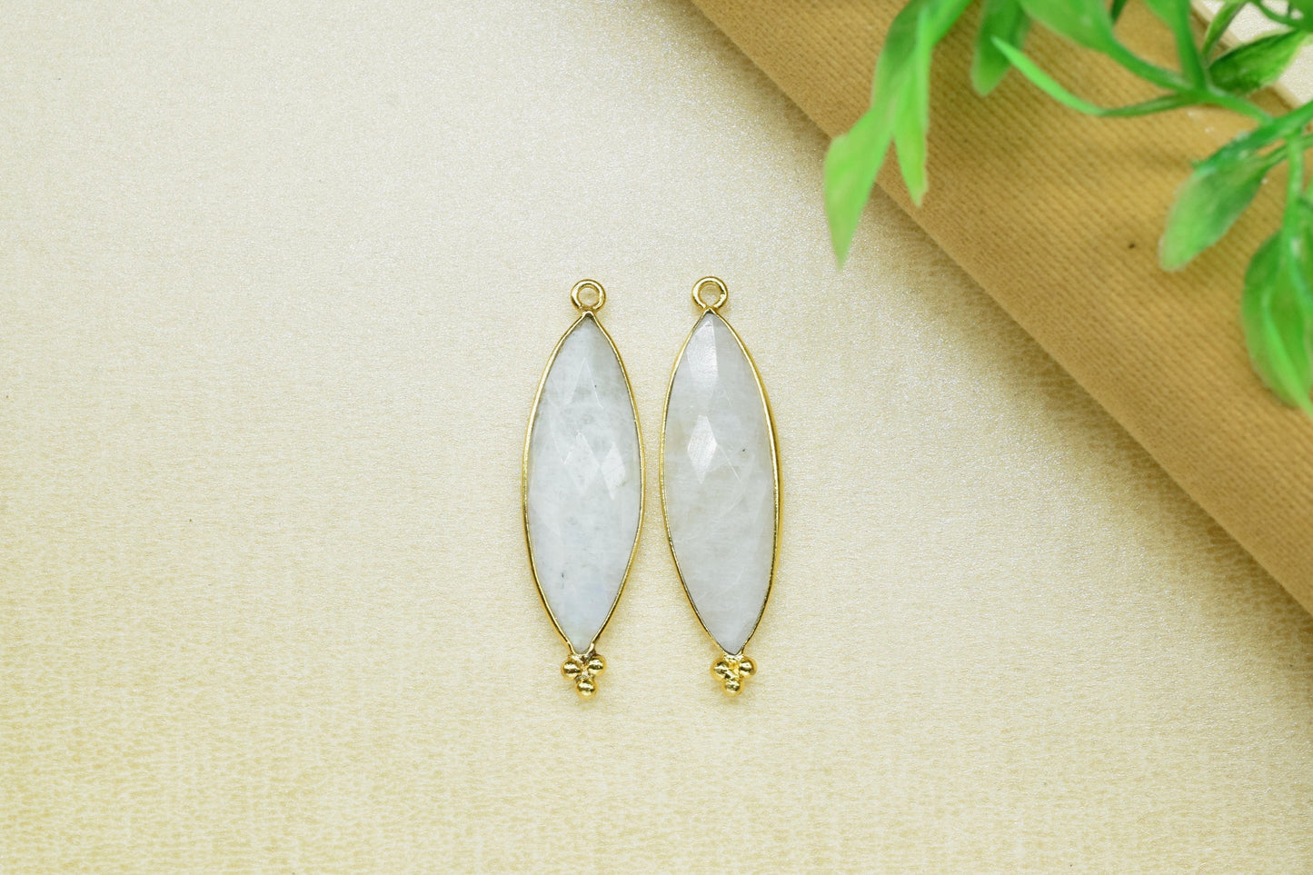 Rainbow Moonstone 10x30mm Bezel charms,Rainbow Gemstone Connector,Station Bezel Link Jewelry Supplies,marquise Shape Pendant,Moonstone Gift
