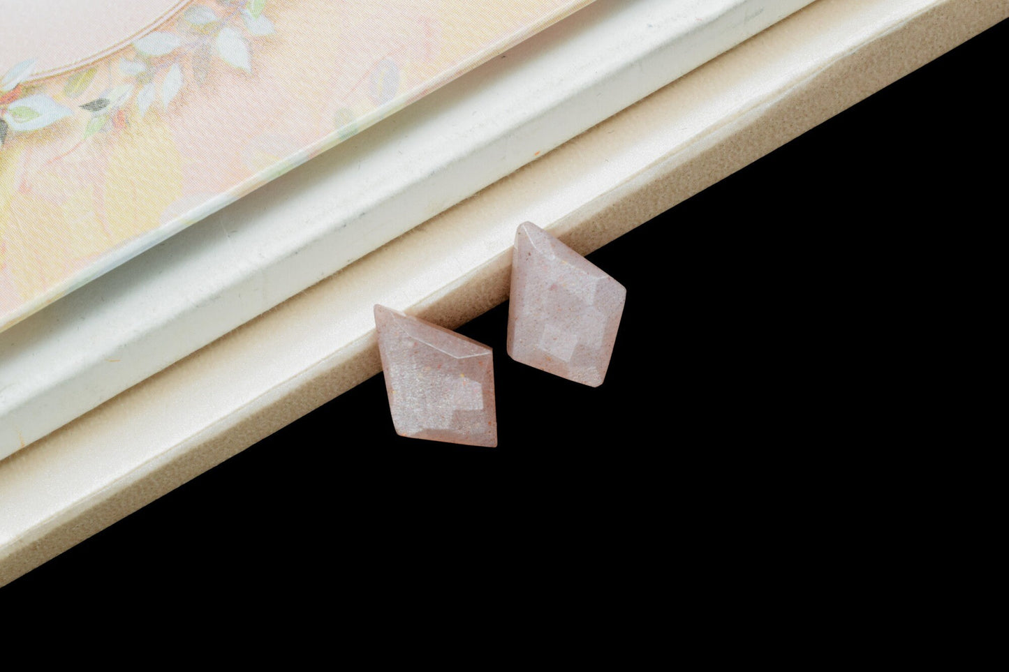 Peach Moonstone 10x14mm diamond shape briolettes,Faceted Briolette,polished,Handmade Gemstone, jewellery making,wire wrapping,gemstone beads