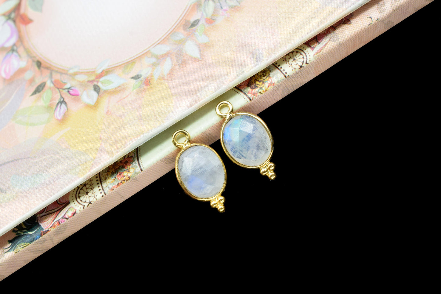 Rainbow Moonstone 8x10mm Oval Shape Components Jewelry Supplies,Rainbow charm Pendant Jewelry,Moonstone Single Bail Brass Gold Edge Jewelry