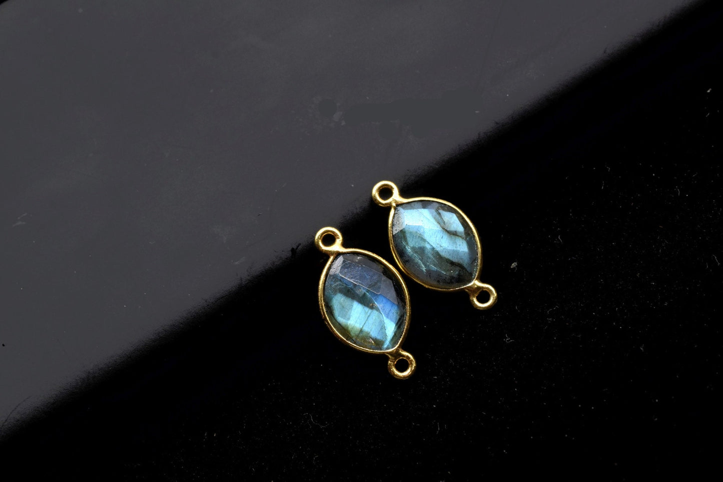 Blue Flash Labradorite 10x13mm Eye shape double loop connectors,Brass Gold Plated bezels,Labradorite Pendants,Labradorite handmade bezels