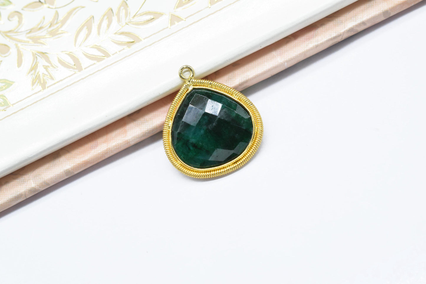 Natural Emerald 20mm Heart Beads Charm,Gemstone Heart Bezel,Boho Pendant connector,Single Bail Pendant,Handmade Bezel Charm,Necklace Pendant