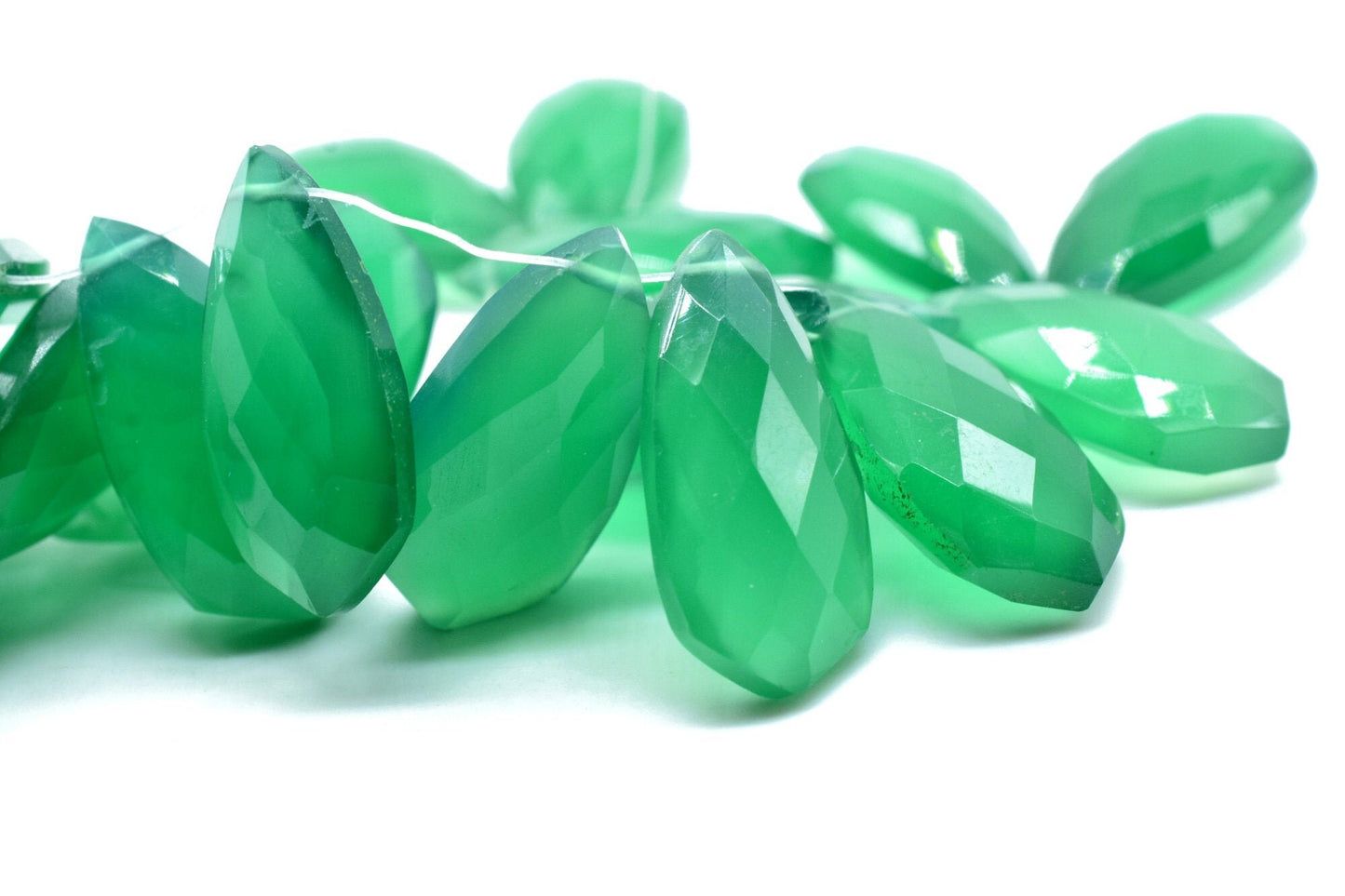 Green Onyx 10x20mm Tie Shape Briolettes ,10x20mm teardrop faceted bead, Jewelry Making Supply,jewelry Findings item,green gemstone Briolette