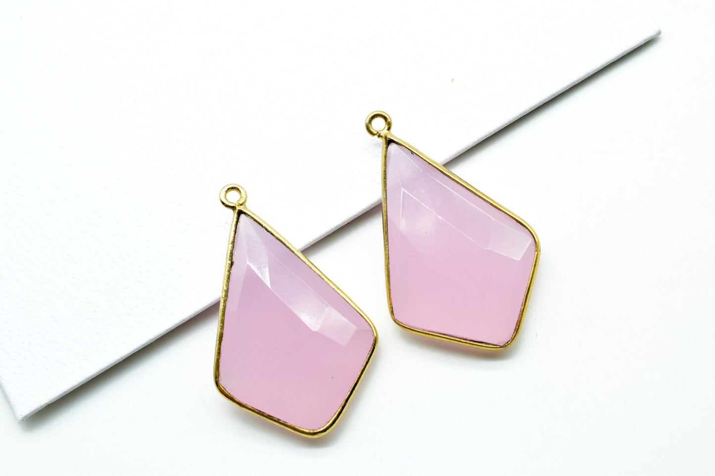 Pink chalcedony 20x30mm Diamond shape single bail connectors,Checker Board cut Pink Chalcedony Pendant,Hot Pink charms,Chalcedony Briolettes