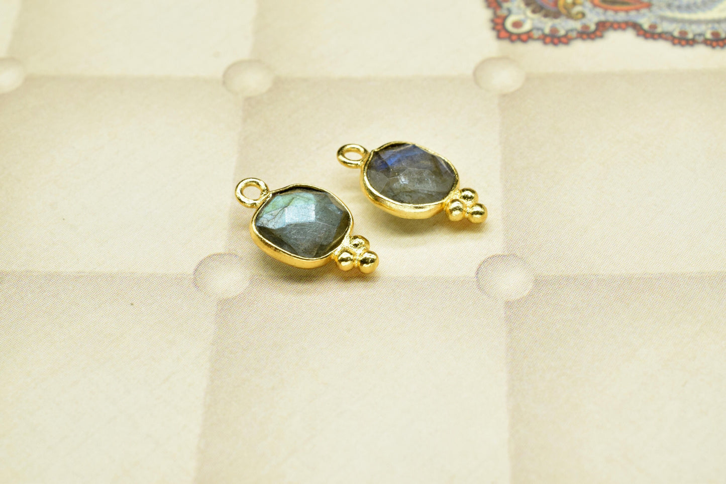 Natural Labradorite 8mm cushion shape Charms Pendant,Labradorite single Bail connectors,Labradorite Brass Gold Plated bezels Pendant Jewelry