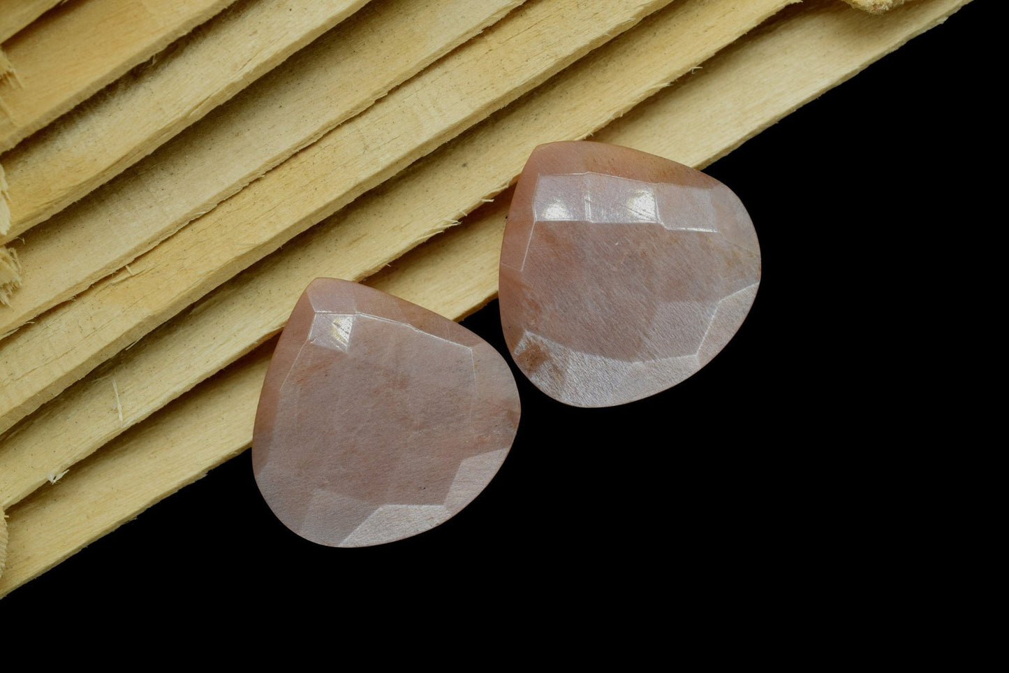 Peach Moonstone 20mm Faceted Heart Shape Briolettes,Moonstone Briolettes,Peach Moonstone Heart Shape Briolettes,Jewelry,Peach Moonstone bead