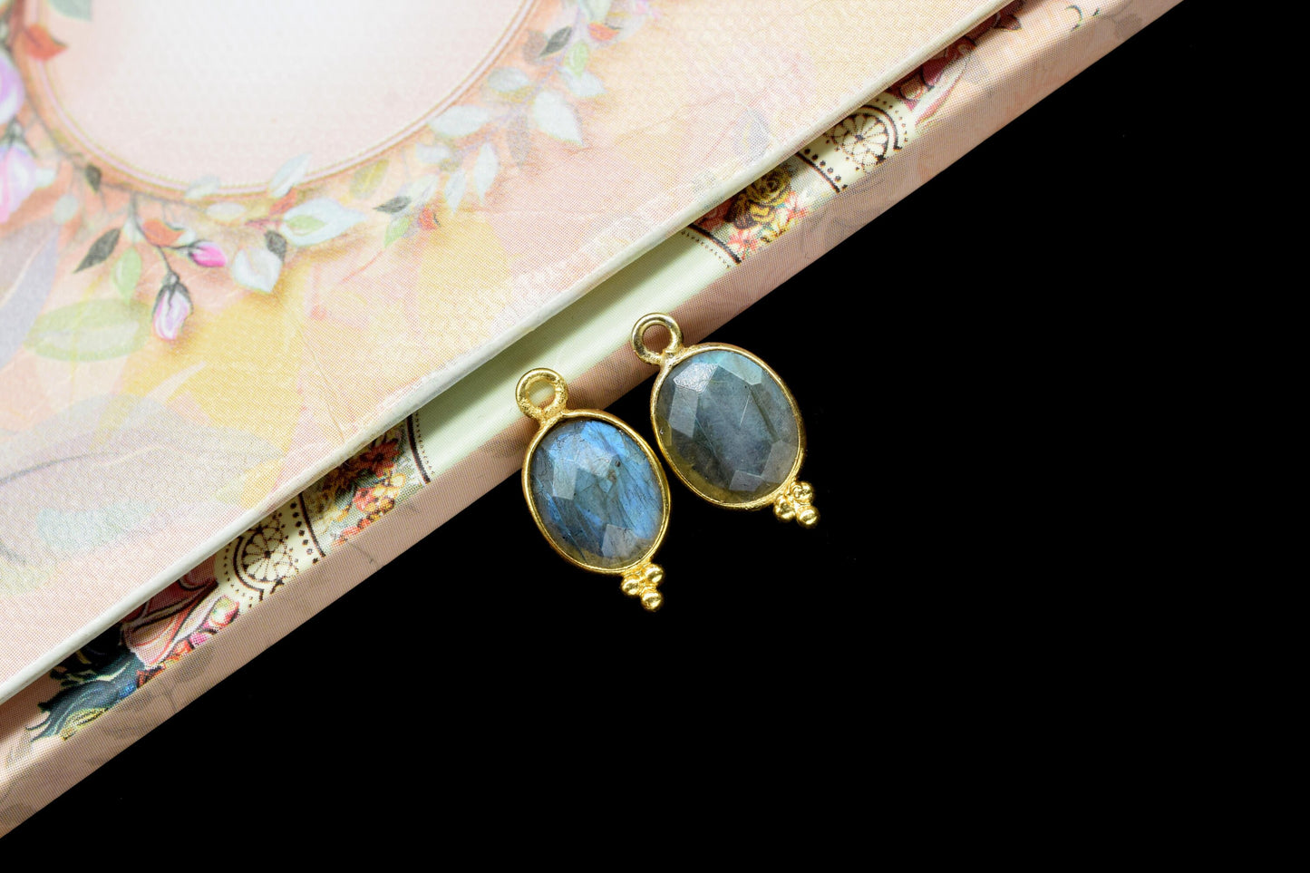 Labradorite Gemstone 8x10mm Oval shape Gold Plated Bezels,Labradorite Pendant Charms,Labradorite connector Jewelry Making Charms Crafts,Gift